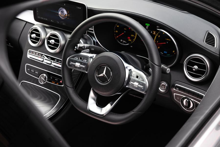Панель приборов Mercedes-Benz C200 AMG Line (W205) 2018 года  (AU) (фото 5 из 40)